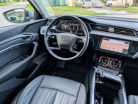 2021 Audi e-tron quattro Premium