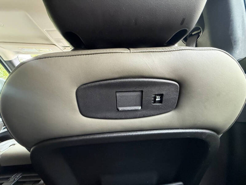 2020 Land Rover Defender 110 SE