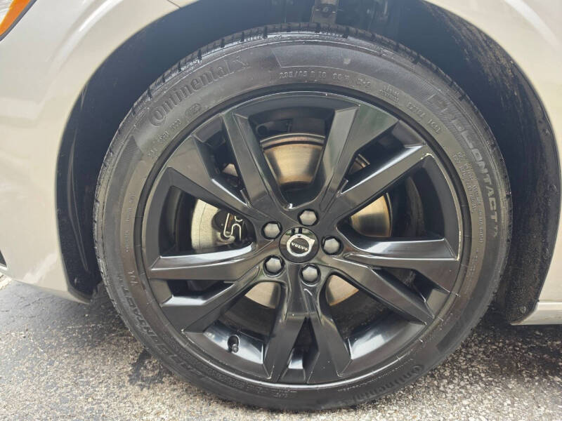 2024 Volvo S60 B5 Core Dark Theme