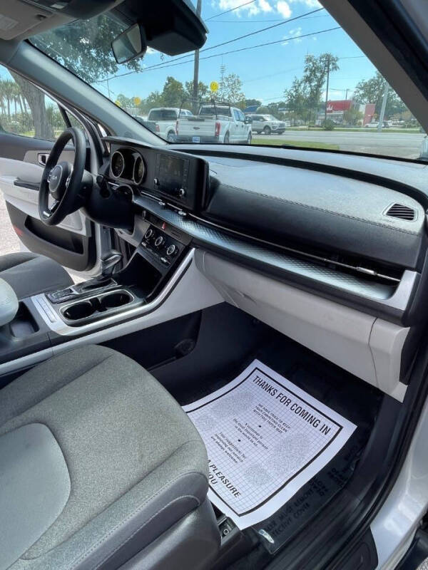 2022 Kia Carnival LX