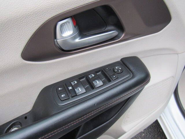 2017 Chrysler Pacifica Touring-L Plus