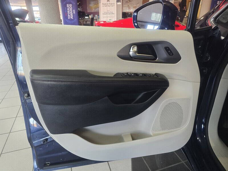 2020 Chrysler Pacifica Touring L