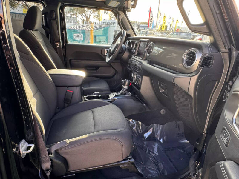 2023 Jeep Gladiator Overland