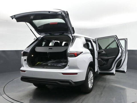 2026 Mitsubishi Outlander ES