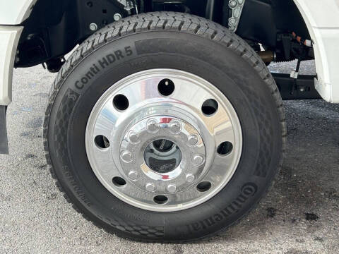 2025 Ford F-450 Super Duty Platinum