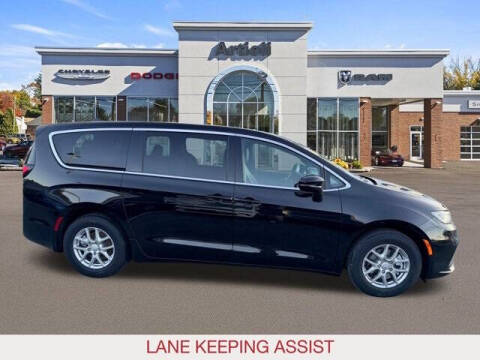 2026 Chrysler Pacifica Select