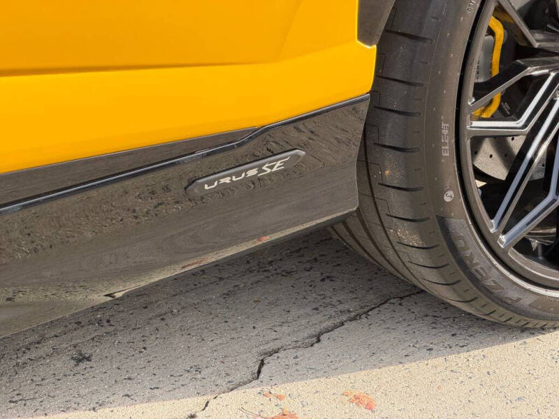 2025 Lamborghini Urus SE