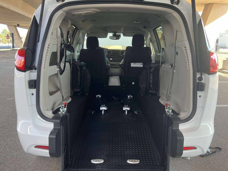 2024 Chrysler Voyager LX