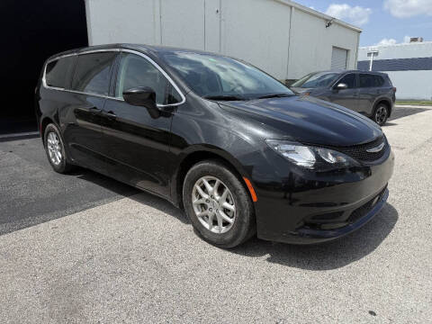 2022 Chrysler Voyager LX