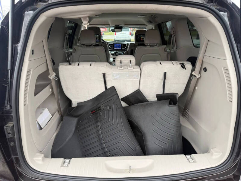 2017 Chrysler Pacifica Touring-L Plus