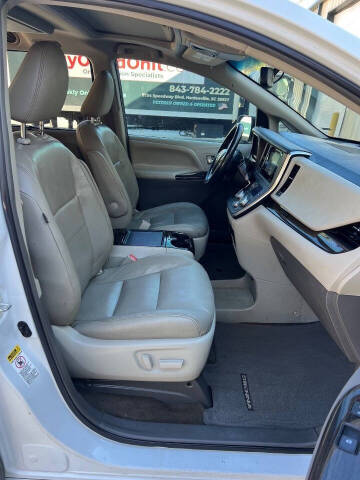 2017 Toyota Sienna XLE 7-Passenger Auto Access Seat