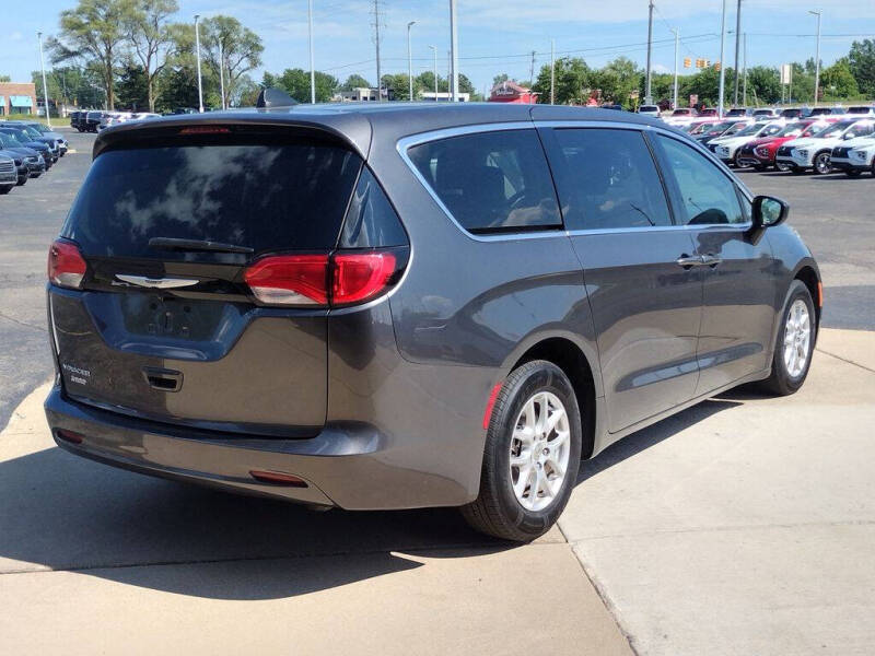 2023 Chrysler Voyager LX