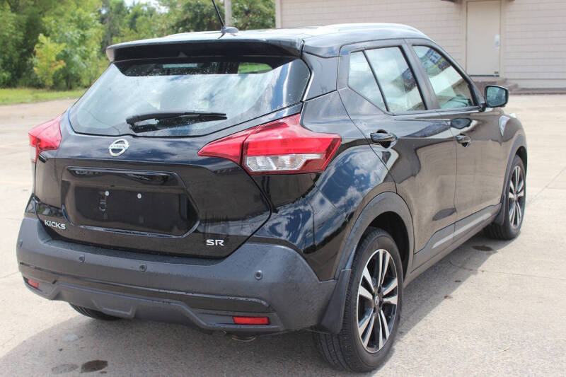 2020 Nissan Kicks SR
