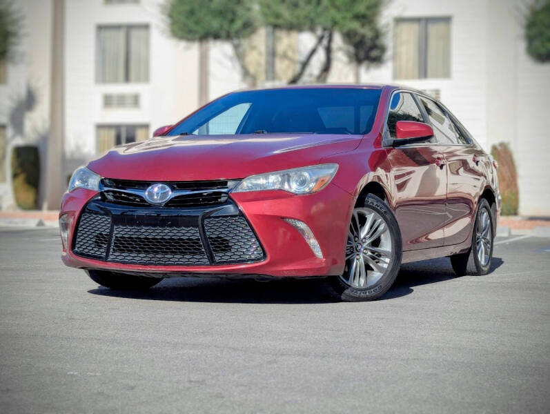 2017 Toyota Camry SE's photo