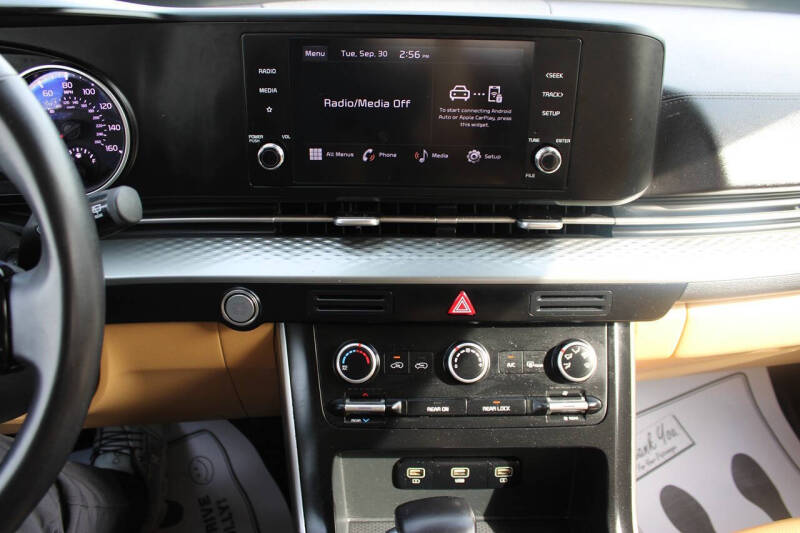 2023 Kia Carnival LX