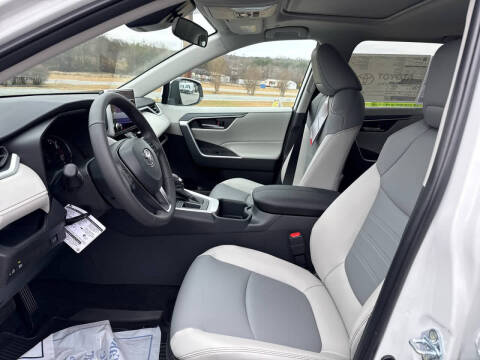 2025 Toyota RAV4 XLE Premium