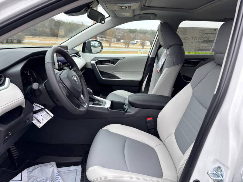 2025 Toyota RAV4 XLE Premium