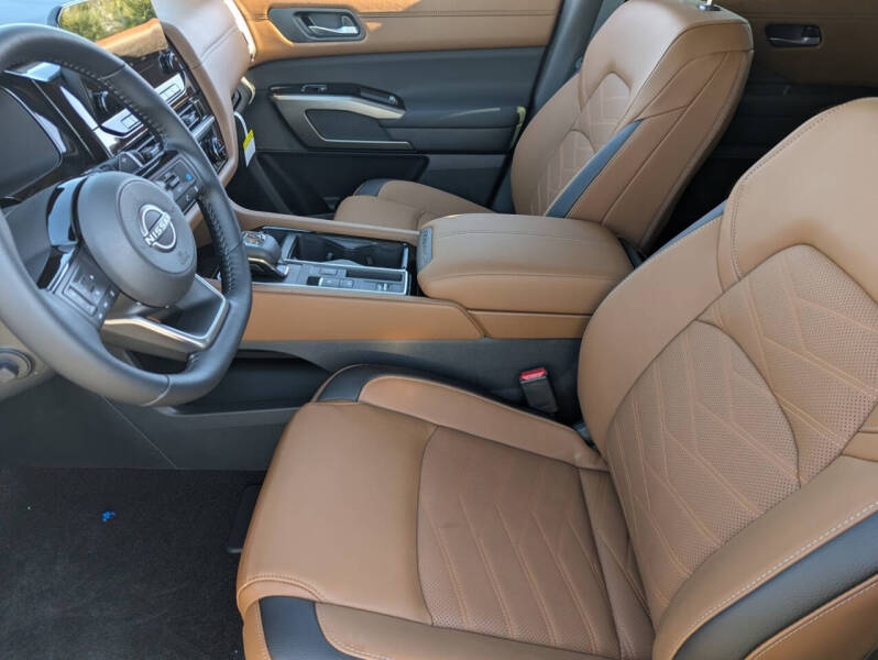 2025 Nissan Pathfinder Platinum