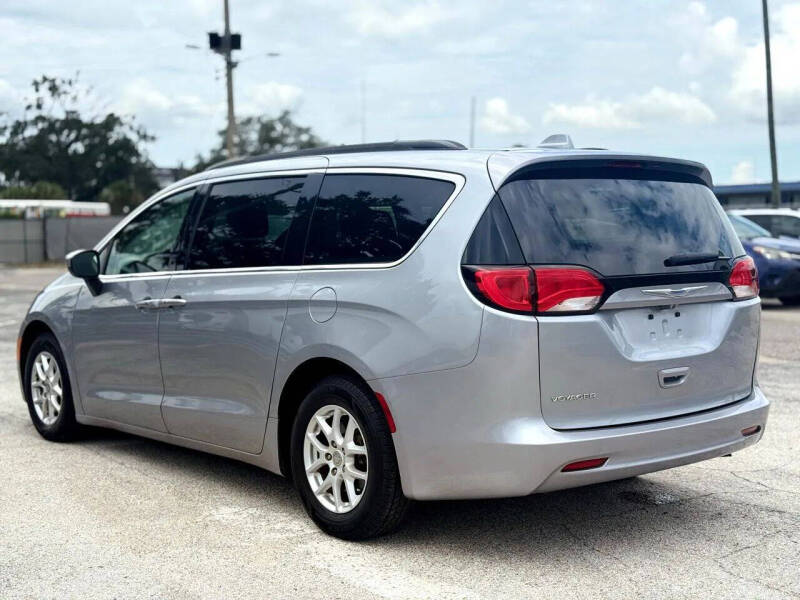 2020 Chrysler Voyager LXi