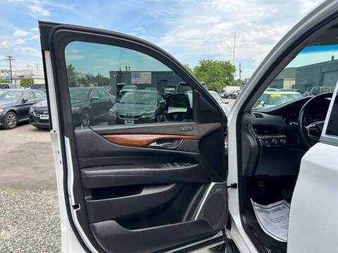 2019 Cadillac Escalade Standard