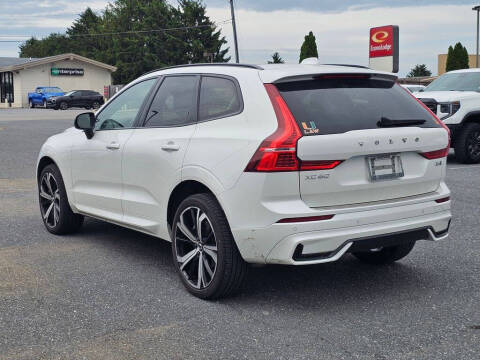 2023 Volvo XC60 B6 Ultimate Dark Theme