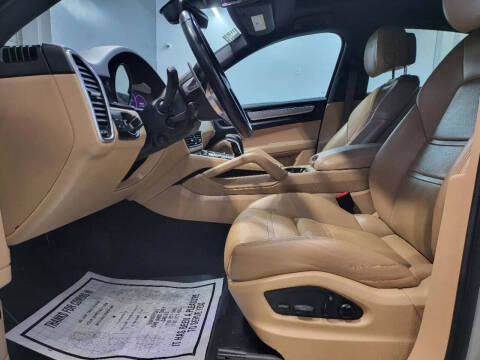 2023 Porsche Cayenne Coupe Platinum Edition