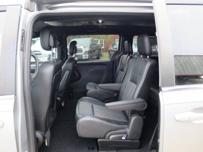 2016 Chrysler Town and Country S