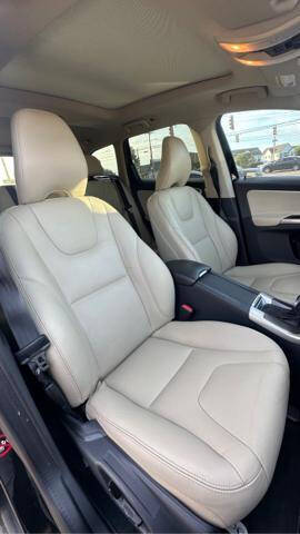 2016 Volvo XC60 T5 Drive-E Premier