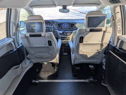 2017 Chrysler Pacifica Touring-L Plus
