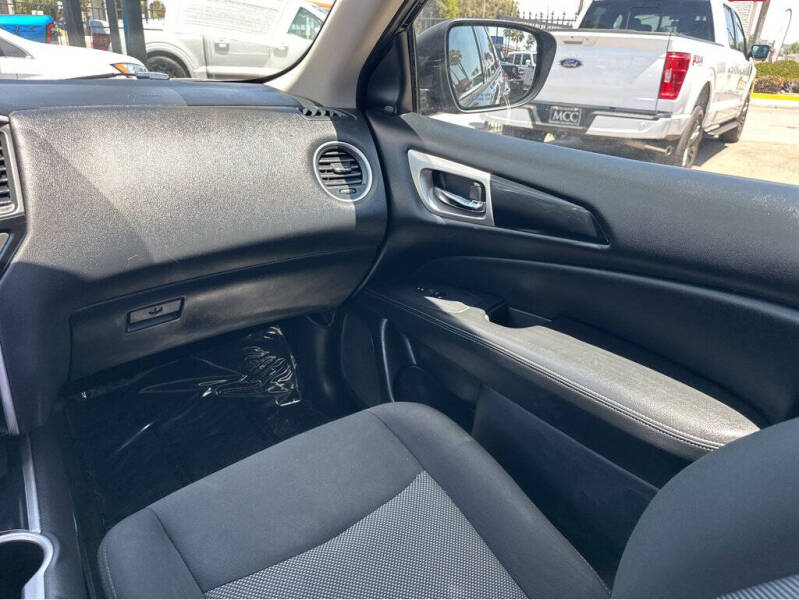 2020 Nissan Pathfinder SV