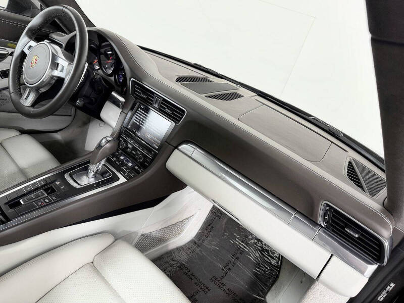 2015 Porsche 911 Carrera 4