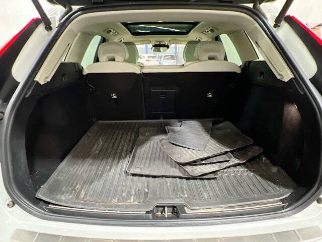 2021 Volvo XC60 T5 Momentum