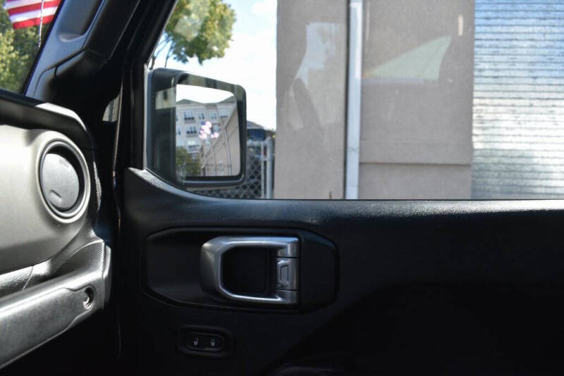 2022 Jeep Gladiator Sport