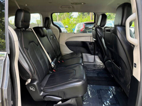 2017 Chrysler Pacifica Touring-L Plus