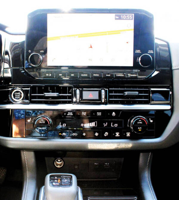 2024 Nissan Pathfinder SL
