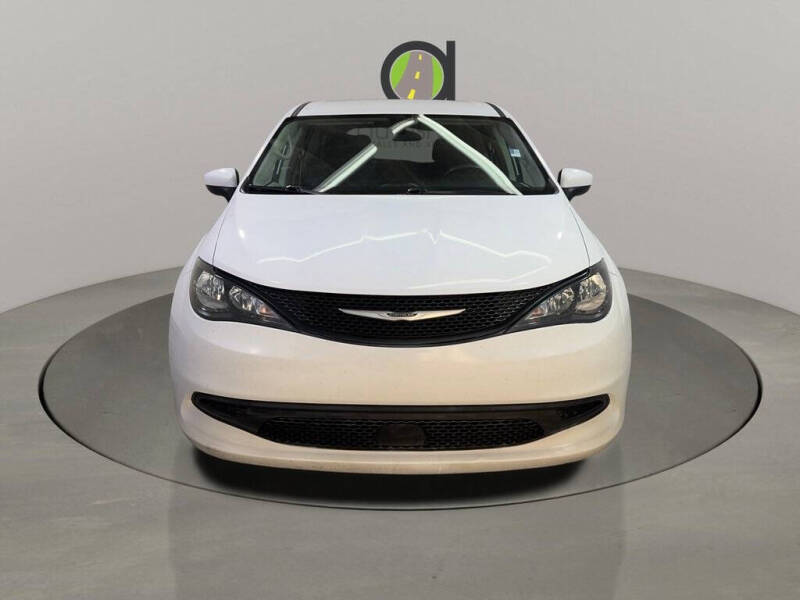 2022 Chrysler Voyager LX