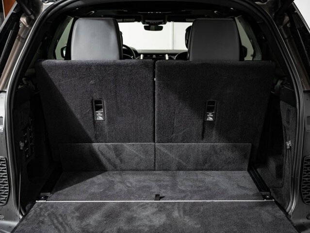 2024 Land Rover Discovery P360 Metropolitan