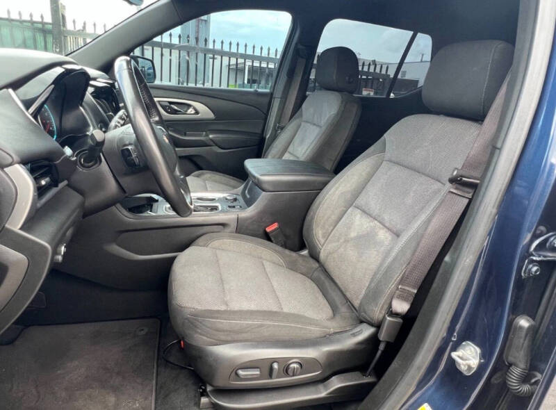 2022 Chevrolet Traverse LT Cloth