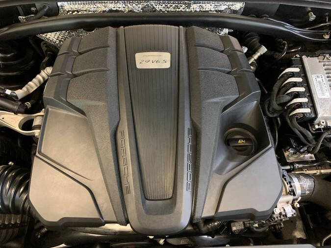 2022 Porsche Macan S