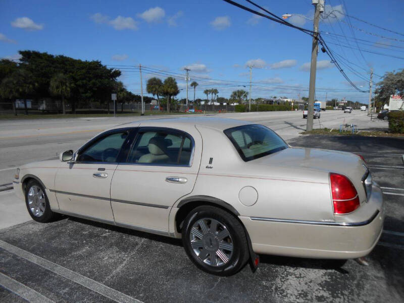 2003 Lincoln Town Car Cartier