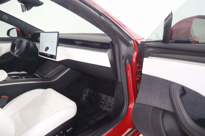 2022 Tesla Model S Plaid