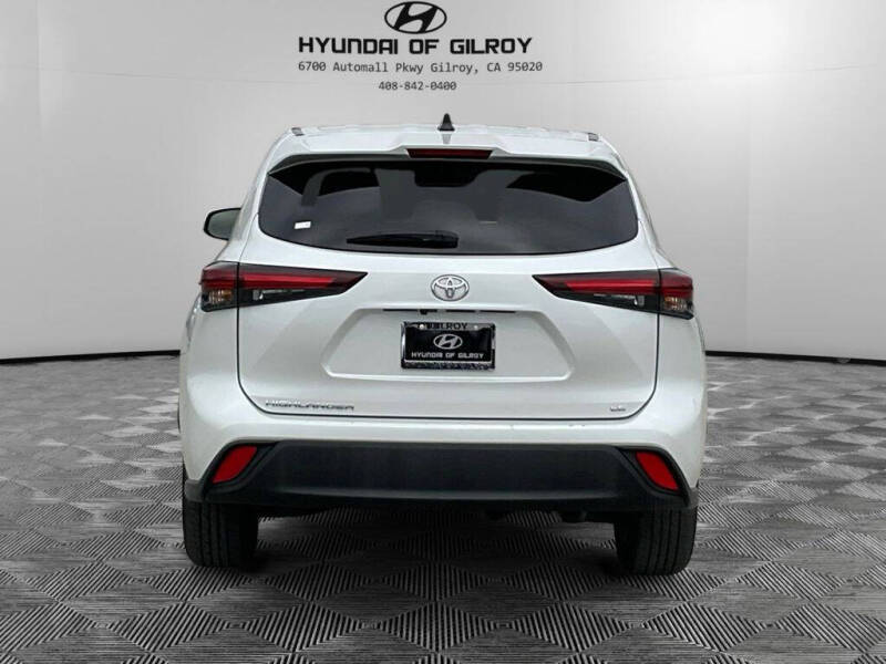 2024 Toyota Highlander LE