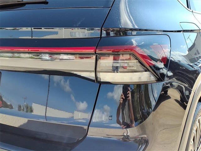 2025 Volkswagen Taos SE