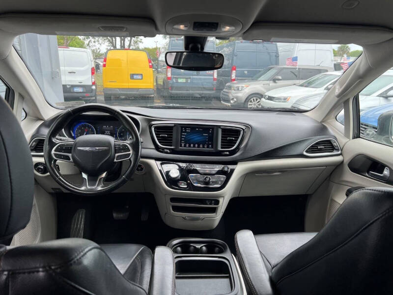 2020 Chrysler Pacifica Touring L