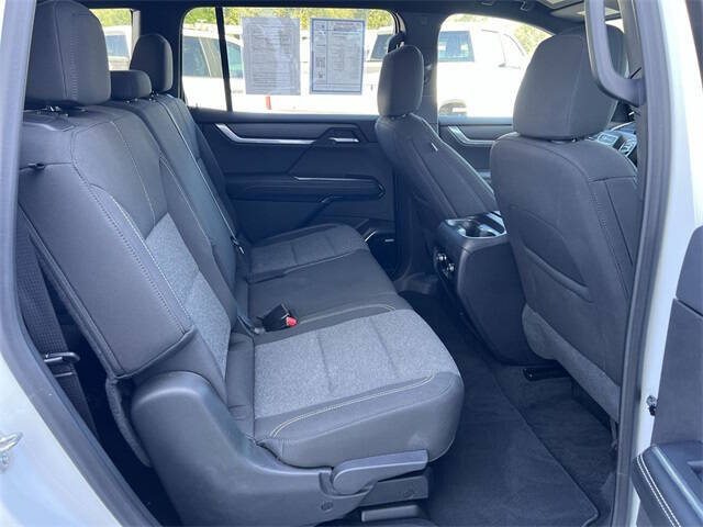 2025 GMC Acadia Elevation