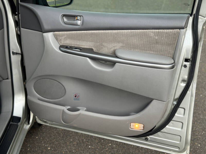 2010 Toyota Sienna LE 7-Passenger