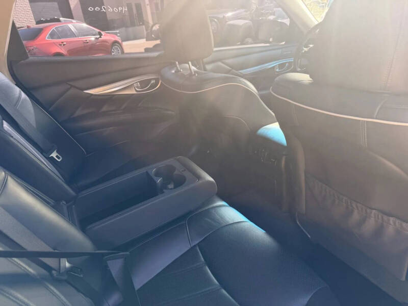 2016 Infiniti Q70 3.7