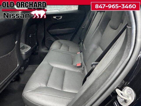 2025 Volvo XC60 B5 Plus Dark Theme