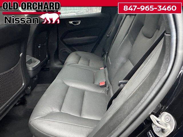 2025 Volvo XC60 B5 Plus Dark Theme