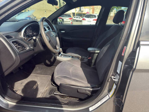 2013 Chrysler 200 LX